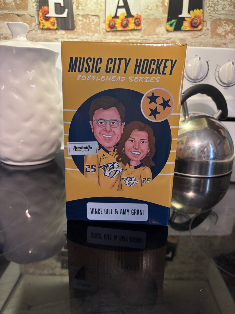 Music City Hockey Vince Gill & Amy Grant Bobblehead Box - Yellow Navy